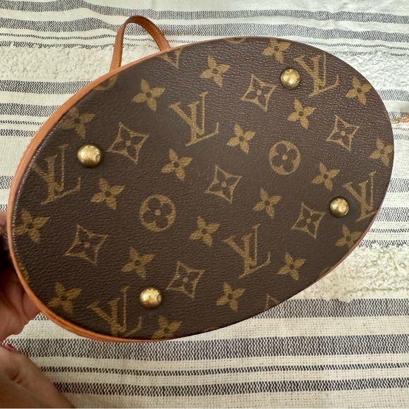 Louis Vuitton Monogram Petit Bucket Bag - Picture 5 of 10